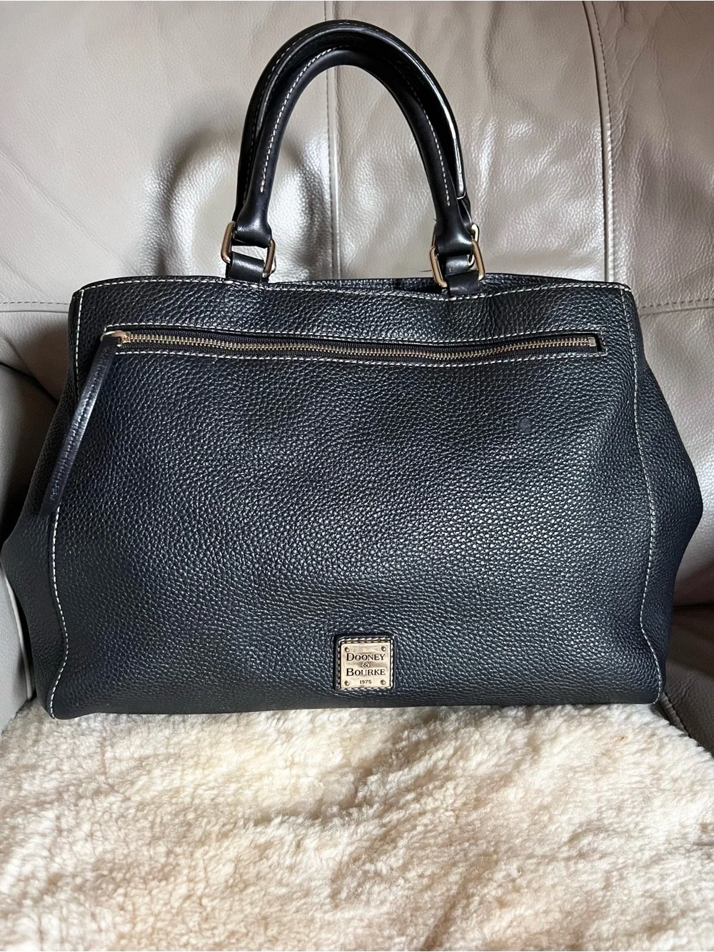 Dooney & Bourke Pebble Grain Leather Satchel Black Classic Minimalist lic Soft